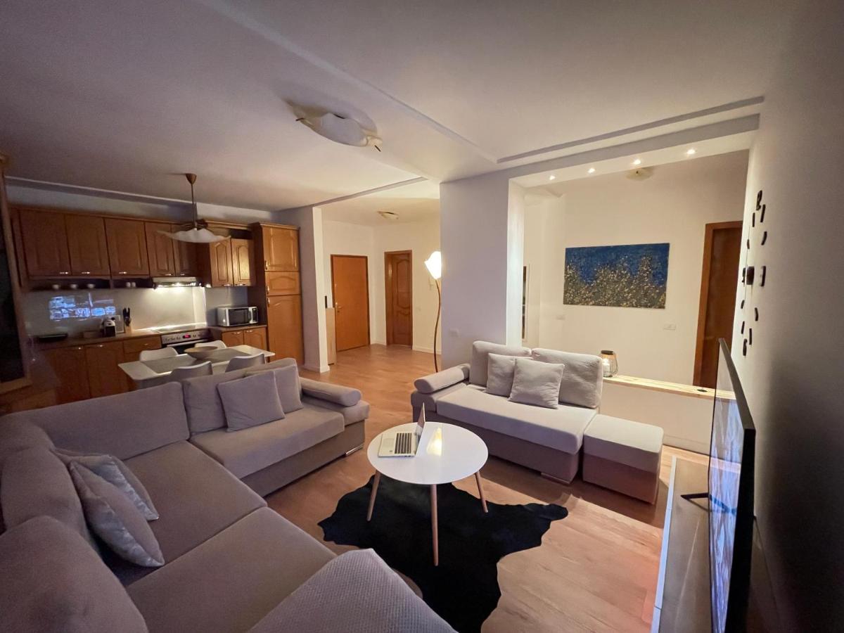 Proper Apartment 1 Tirana Buitenkant foto